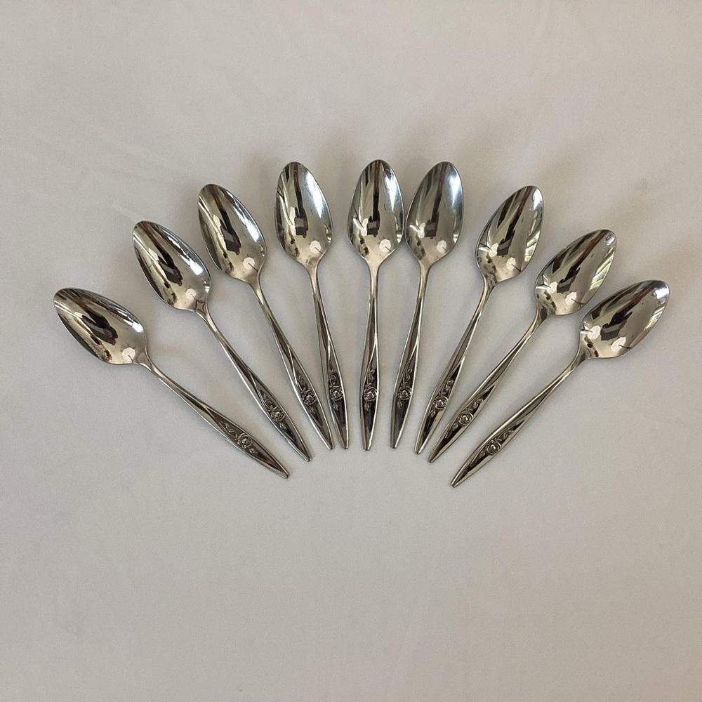 Oneida Lasting Rose Silverware Set - Picture 3 of 13